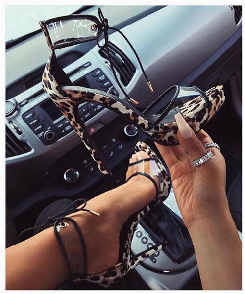 Pantofi moderni de dama cu toc inalt, siret si animal print