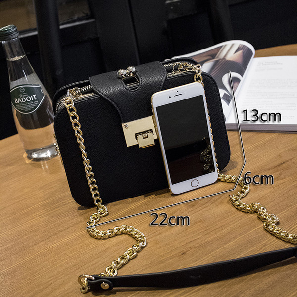 Geanta de dama moderna cu maner metalic de culoare neagra