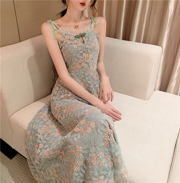 Rochie de dama de actualitate lunga cu model floral si bretele subtiri