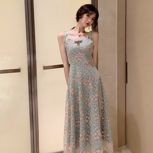 Rochie de dama de actualitate lunga cu model floral si bretele subtiri