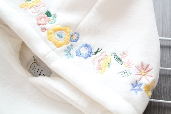 Hanorac zilnic pentru copii pentru fete cu broderie si gluga in alb si roz