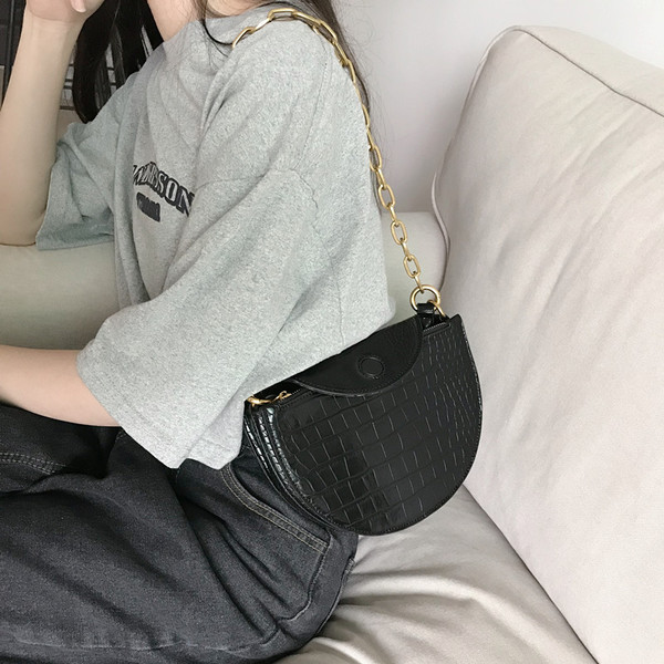 Geanta de dama moderna cu maner metalic in trei culori