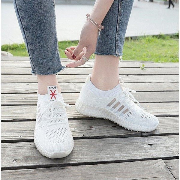 Μοντέρνα γυναικεία αθλτικά παπούτσια με κορδόνια  και επίπεδη σόλα σε τρία χρώματα