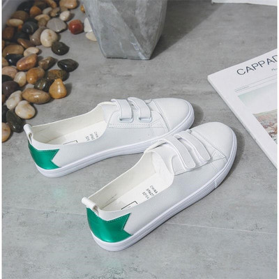 Μοντέρνα γυναικεία αθλητικά παπούτσια  σε λευκό χρώμα