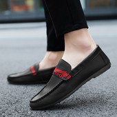 Mocasini actuali pentru bărbați - în alb-negru