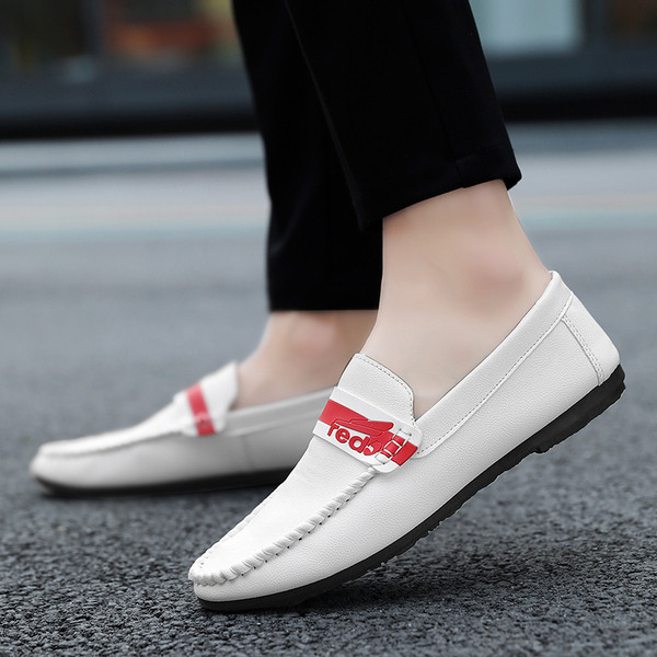 Mocasini actuali pentru bărbați - în alb-negru