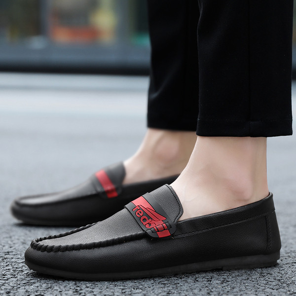 Mocasini actuali pentru bărbați - în alb-negru