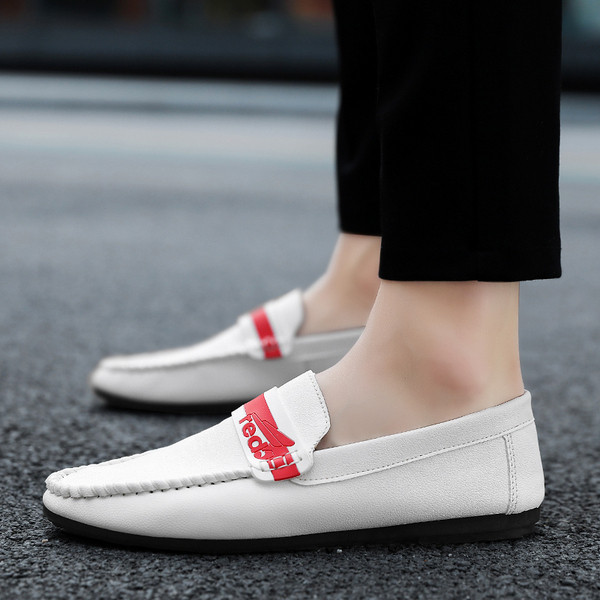 Mocasini actuali pentru bărbați - în alb-negru