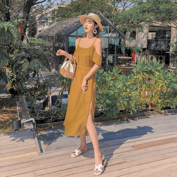 Rochie moderna de dama lunga de culoare galbena cu bretele subtiri