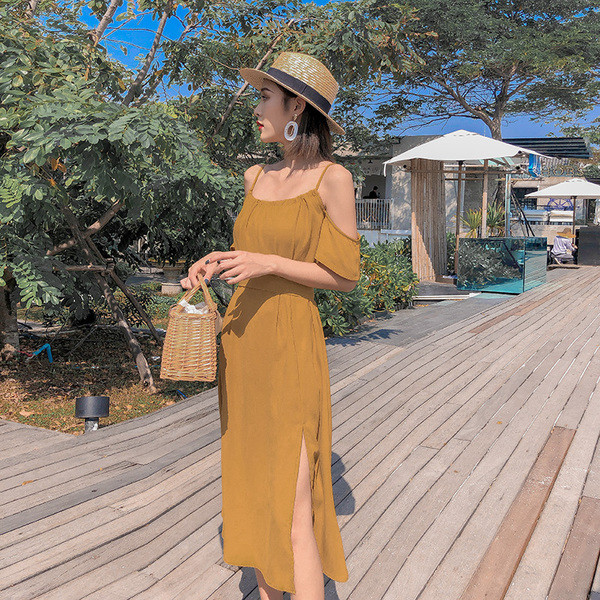 Rochie moderna de dama lunga de culoare galbena cu bretele subtiri