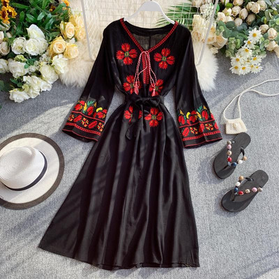 Модерна дамска рокля  с V-образно деколте в няколко цвята