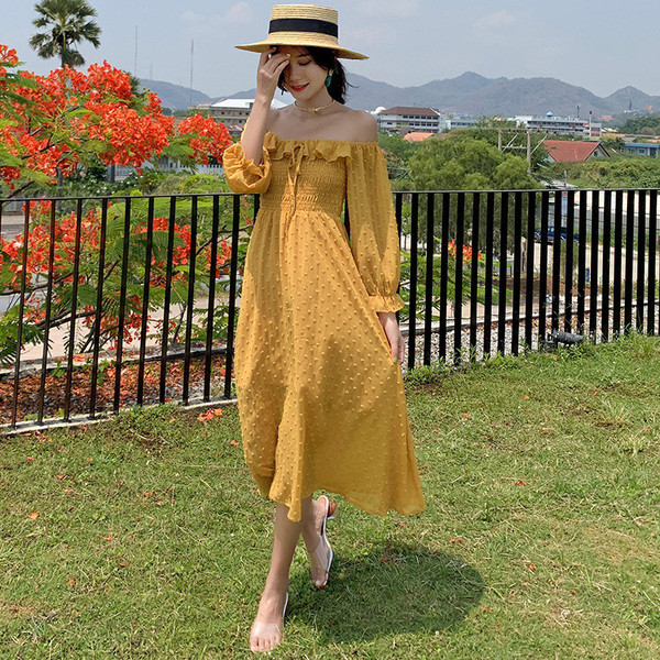 Alkalmi női ruha sárga színben, leesett ujjakkal