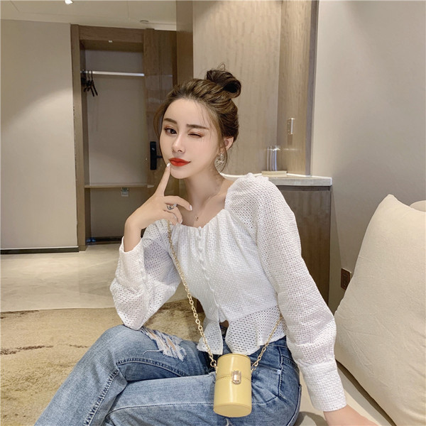 Cămașă modernă de damă cu nasturi în alb