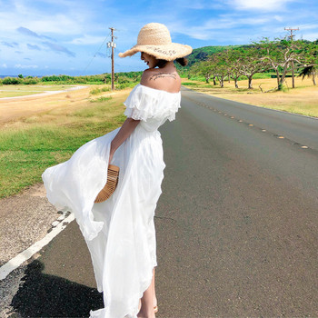 Rochie lungă de damă modernă de culoare albă