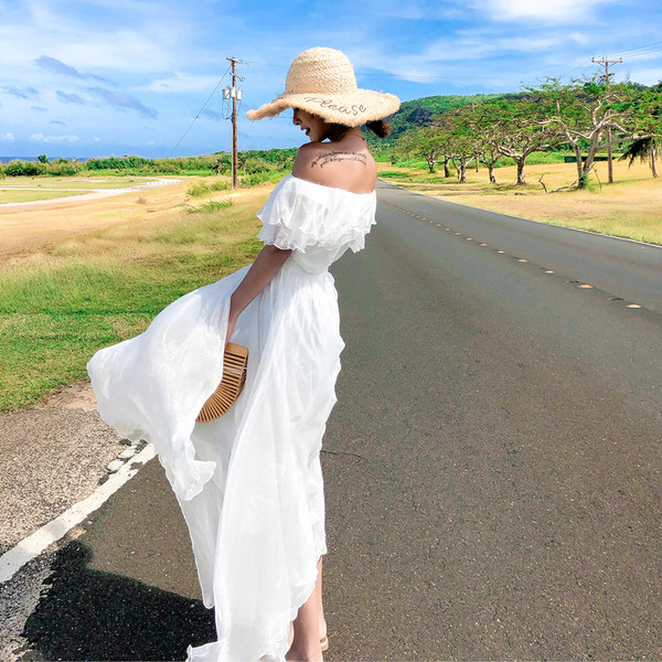 Rochie lungă de damă modernă de culoare albă