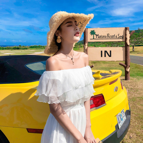 Rochie lungă de damă modernă de culoare albă