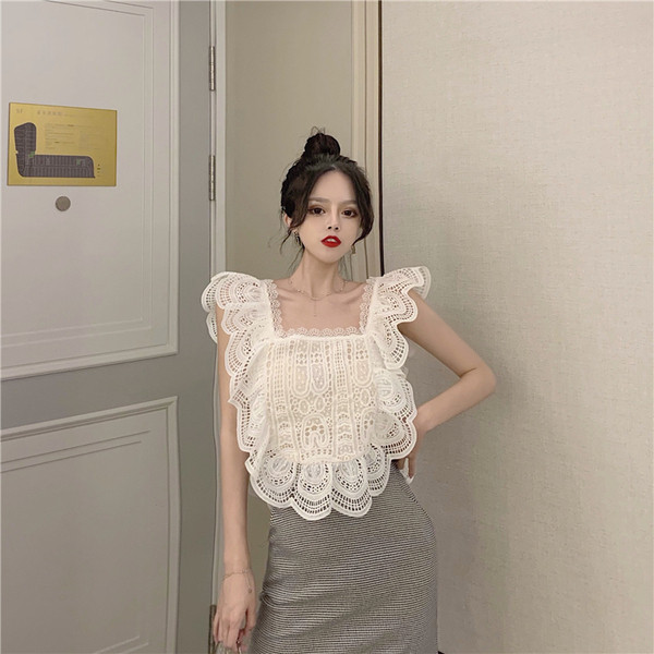 Maieu elegant de damă, cu dantelă și bretele largi, în alb