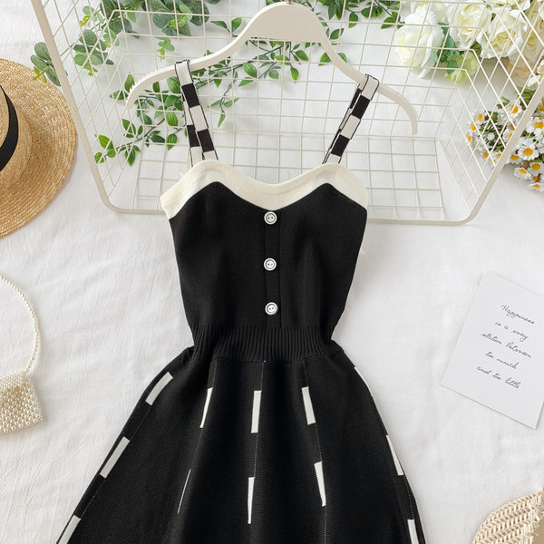 Model rochie de dama croiata cu nasturi in mai multe culori