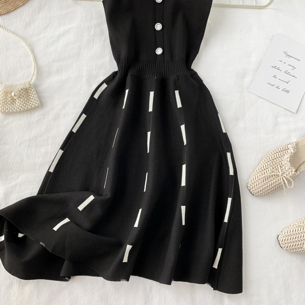 Model rochie de dama croiata cu nasturi in mai multe culori