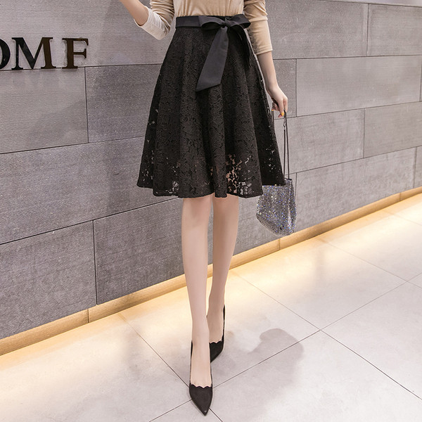 Fusta de dama din dantela cu talie inalta in alb si negru