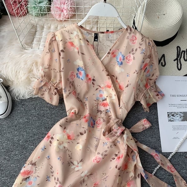 Rochie moderna de dama cu maneci scurte, panglica si motiv floral