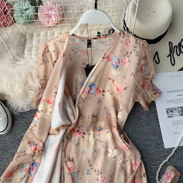 Rochie moderna de dama cu maneci scurte, panglica si motiv floral