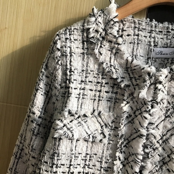 Geaca de dama eleganta cu decolteu O in doua culori