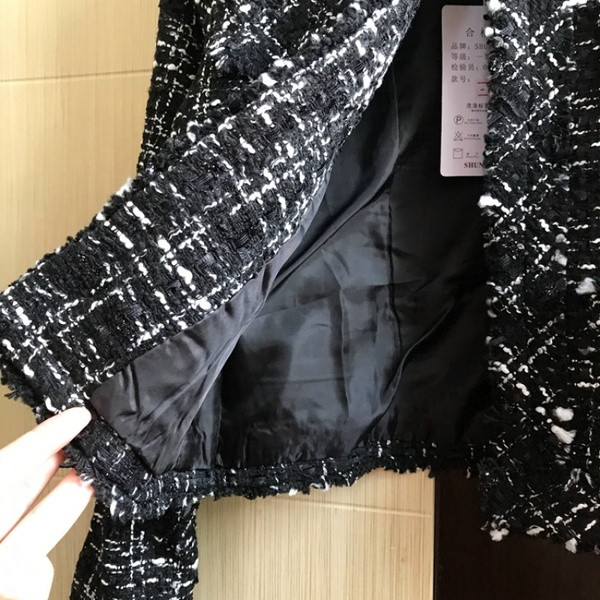 Geaca de dama eleganta cu decolteu O in doua culori