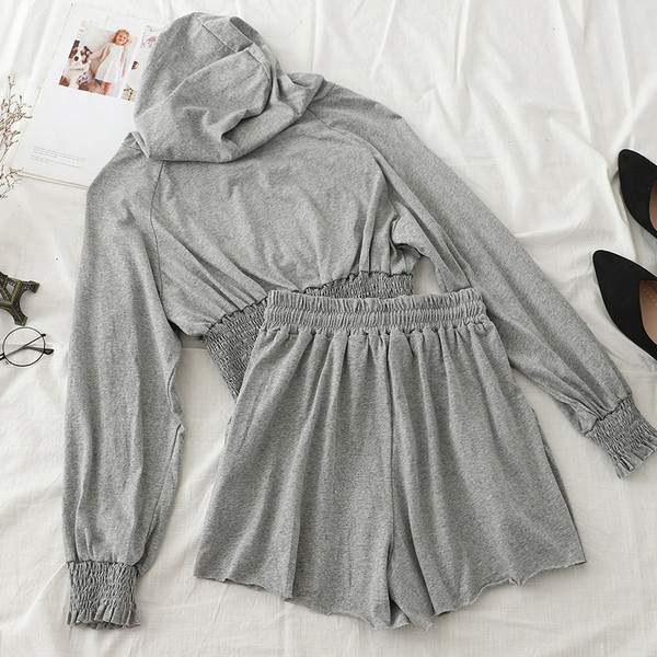 Set de damă sport-casual care include un hanorac și pantaloni scurți în mai multe culori