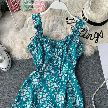 Rochia modernă de damă cu bretele este în două culori