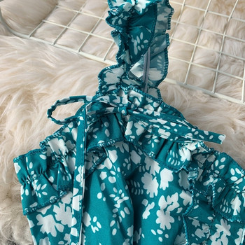 Rochia modernă de damă cu bretele este în două culori