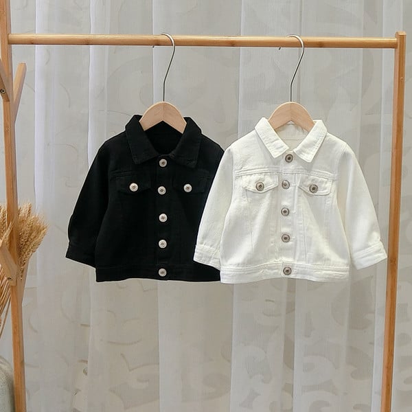 Geaca pentru copii model nou cu nasturi in alb, negru si rosu