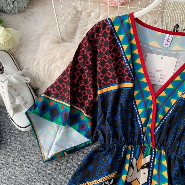 Rochie modernă de damă colorată cu decolteu în V