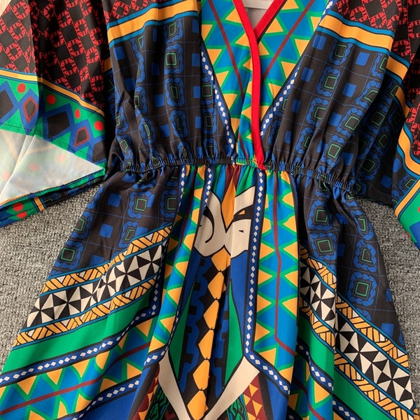 Rochie modernă de damă colorată cu decolteu în V