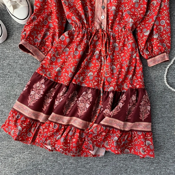 Rochie moderna de dama cu maneci lungi si nasturi in rosu