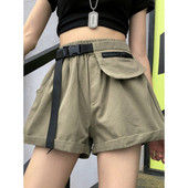 Pantaloni scurti de dama cu talie elastica si curea in negru si verde