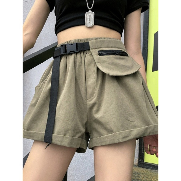 Pantaloni scurti de dama cu talie elastica si curea in negru si verde