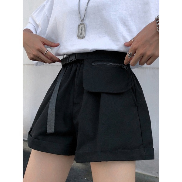 Pantaloni scurti de dama cu talie elastica si curea in negru si verde