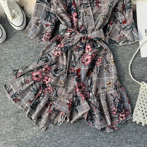 Salopetă de damă modernă cu mâneci scurte și panglică