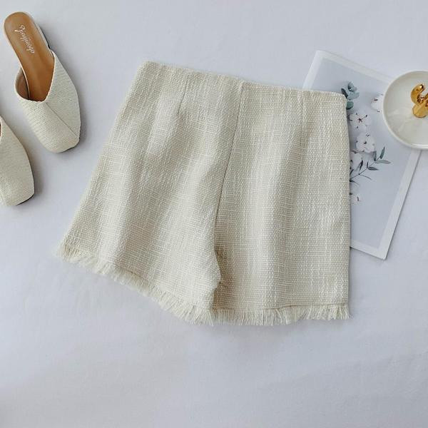 Pantaloni scurti moderni de dama cu talie inalta