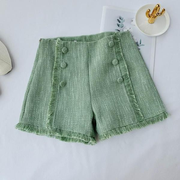 Pantaloni scurti moderni de dama cu talie inalta