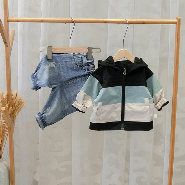 Jachetă modernă pentru copii pentru băieți cu glugă - două culori