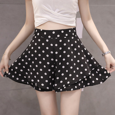 Pantaloni scurti moderni de dama cu puncte in mai multe culori