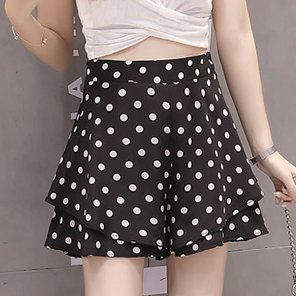 Pantaloni scurti moderni de dama cu puncte in mai multe culori