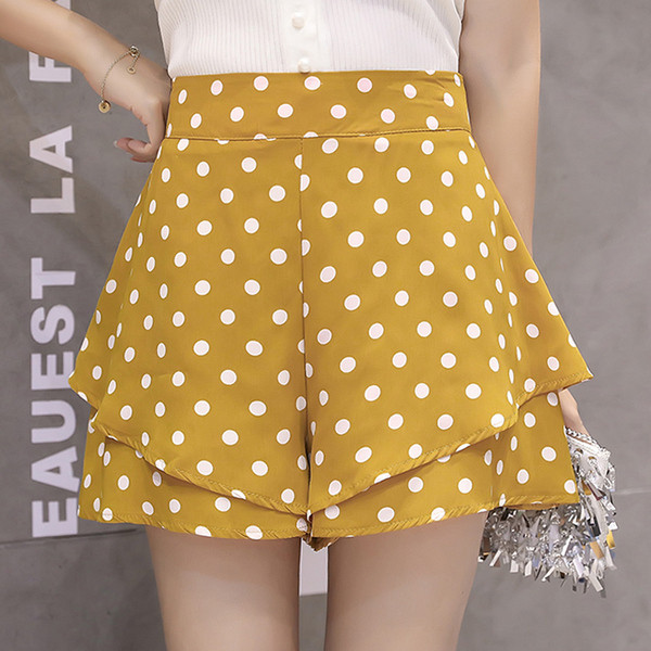 Pantaloni scurti moderni de dama cu puncte in mai multe culori