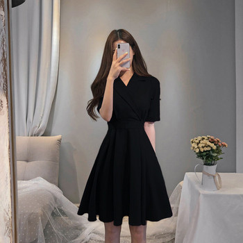 Rochie actuală de damă în negru și roșu, cu decolteu în V