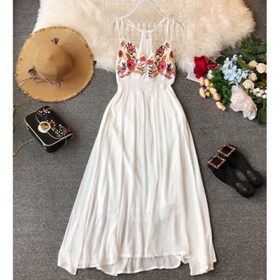 Rochie de dama cu decolteu in V si broderie colorata