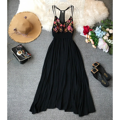 Rochie de dama cu decolteu in V si broderie colorata