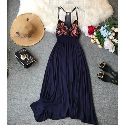 Rochie de dama cu decolteu in V si broderie colorata