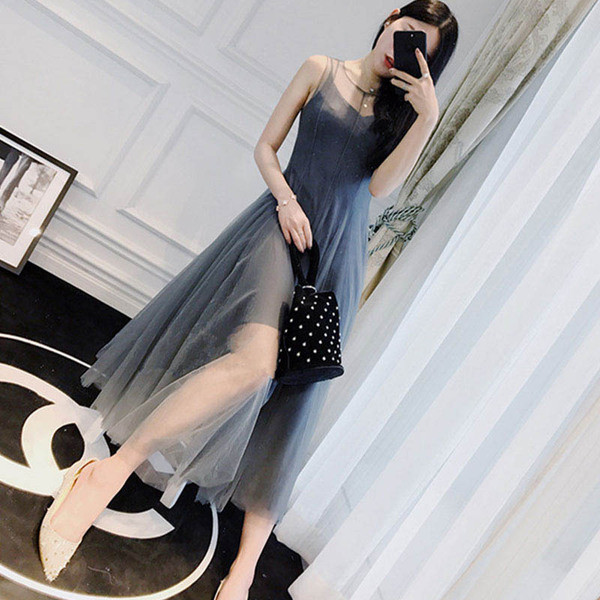 Актуална дамска дълга рокля в син цвят - разкроен модел